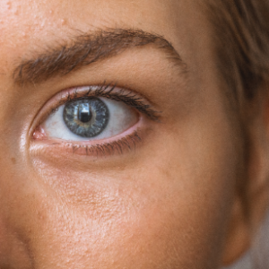 Elimina arrugas en el contorno de ojos: Ejercicios para párpados superiores caídos